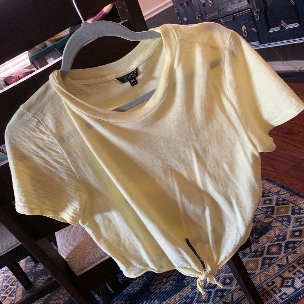 Cute cropped Topshop Tee 💛